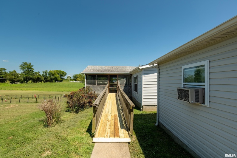 14809 Sulphur Springs Road, Creal Springs, Illinois 62922, 4 Bedrooms Bedrooms, 0 ,3 BathroomsBathrooms,Residential,For Sale,Sulphur Springs,0,RMAQC4266293