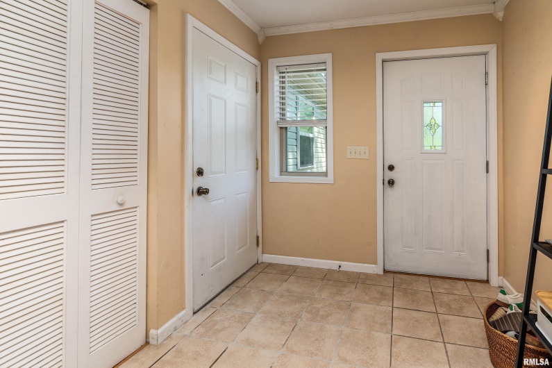 701 CAMPUS Drive, Carbondale, Illinois 62901, 3 Bedrooms Bedrooms, 0 ,2 BathroomsBathrooms,Residential,For Sale,CAMPUS,0,RMAEB459237