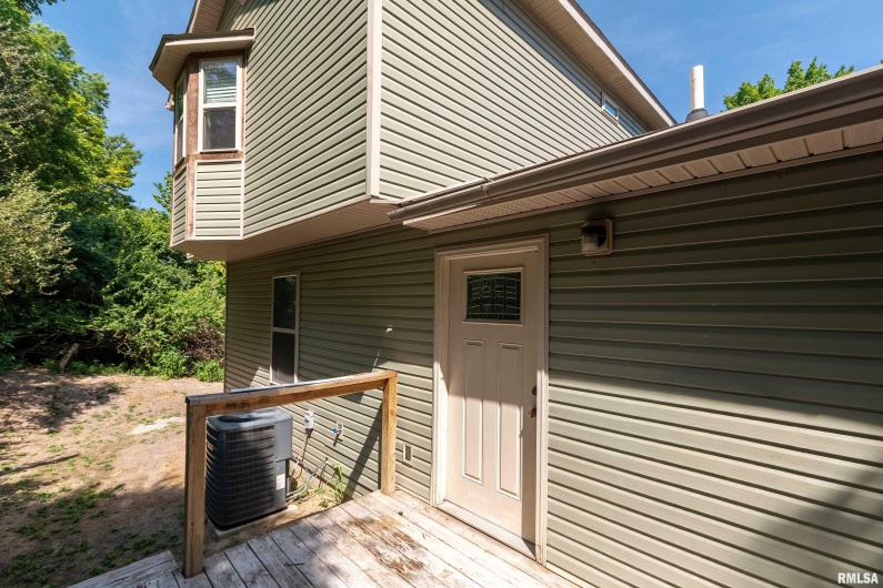 701 CAMPUS Drive, Carbondale, Illinois 62901, 3 Bedrooms Bedrooms, 0 ,2 BathroomsBathrooms,Residential,For Sale,CAMPUS,0,RMAEB459237