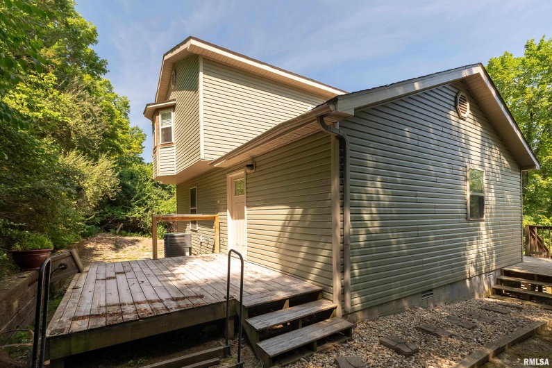 701 CAMPUS Drive, Carbondale, Illinois 62901, 3 Bedrooms Bedrooms, 0 ,2 BathroomsBathrooms,Residential,For Sale,CAMPUS,0,RMAEB459237