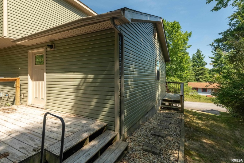 701 CAMPUS Drive, Carbondale, Illinois 62901, 3 Bedrooms Bedrooms, 0 ,2 BathroomsBathrooms,Residential,For Sale,CAMPUS,0,RMAEB459237