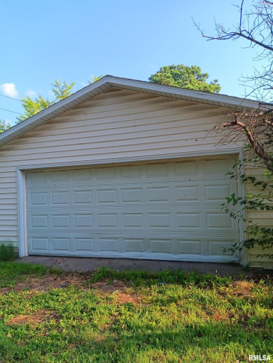1935 ELM Street, Murphysboro, Illinois 62966, 3 Bedrooms Bedrooms, 0 ,1 BathroomBathrooms,Residential,For Sale,ELM,0,RMAEB459003