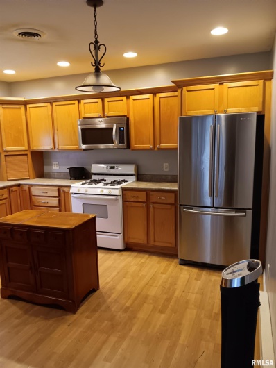 1935 ELM Street, Murphysboro, Illinois 62966, 3 Bedrooms Bedrooms, 0 ,1 BathroomBathrooms,Residential,For Sale,ELM,0,RMAEB459003