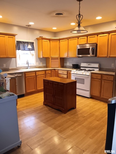 1935 ELM Street, Murphysboro, Illinois 62966, 3 Bedrooms Bedrooms, 0 ,1 BathroomBathrooms,Residential,For Sale,ELM,0,RMAEB459003