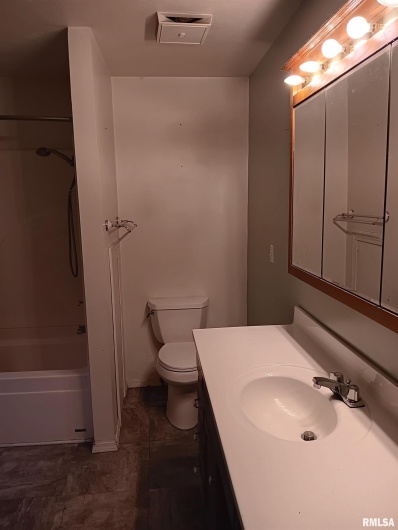 1935 ELM Street, Murphysboro, Illinois 62966, 3 Bedrooms Bedrooms, 0 ,1 BathroomBathrooms,Residential,For Sale,ELM,0,RMAEB459003