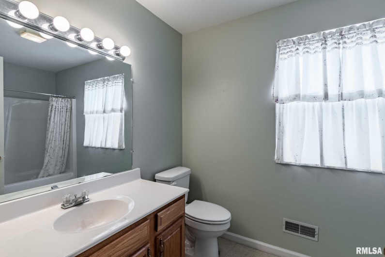 304 Bogie Drive, Herrin, Illinois 62948, 3 Bedrooms Bedrooms, 0 ,2 BathroomsBathrooms,Residential,For Sale,Bogie,0,RMAQC4266318