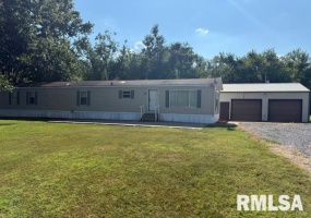 205 Crossroad School Road, Eldorado, Illinois 62930, 2 Bedrooms Bedrooms, 0 ,2 BathroomsBathrooms,Residential,For Sale,Crossroad School,0,RMAEB459238