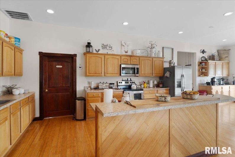 6156 Chautauqua Road, Murphysboro, Illinois 62966, 7 Bedrooms Bedrooms, 0 ,6 BathroomsBathrooms,Residential,For Sale,Chautauqua,0,RMAEB459244