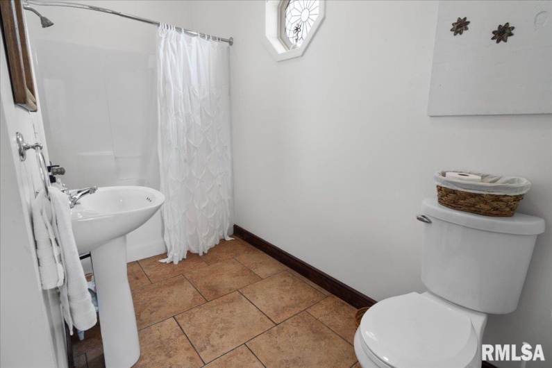6156 Chautauqua Road, Murphysboro, Illinois 62966, 7 Bedrooms Bedrooms, 0 ,6 BathroomsBathrooms,Residential,For Sale,Chautauqua,0,RMAEB459244