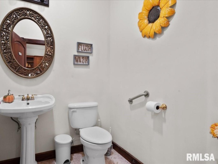 6156 Chautauqua Road, Murphysboro, Illinois 62966, 7 Bedrooms Bedrooms, 0 ,6 BathroomsBathrooms,Residential,For Sale,Chautauqua,0,RMAEB459244