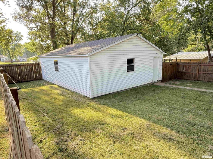 25 MICHIGAN Street, Harrisburg, Illinois 62946, 2 Bedrooms Bedrooms, 0 ,2 BathroomsBathrooms,Residential,For Sale,MICHIGAN,0,RMAEB459245