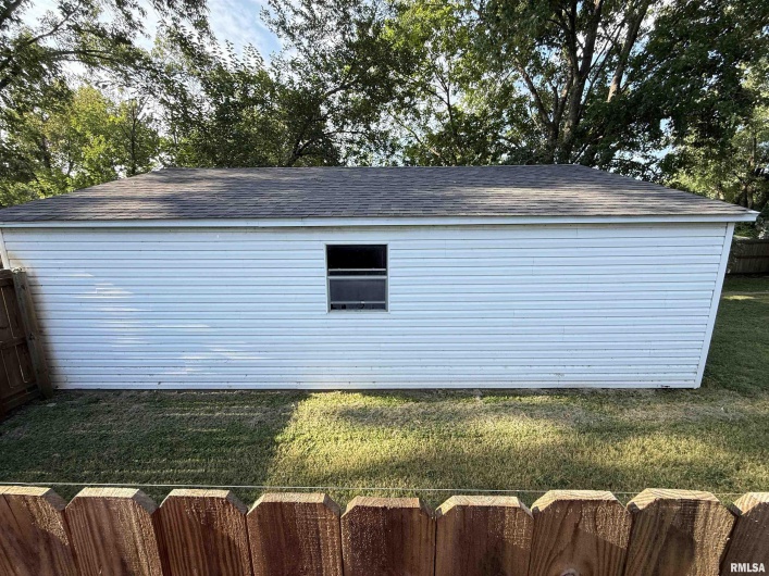 25 MICHIGAN Street, Harrisburg, Illinois 62946, 2 Bedrooms Bedrooms, 0 ,2 BathroomsBathrooms,Residential,For Sale,MICHIGAN,0,RMAEB459245