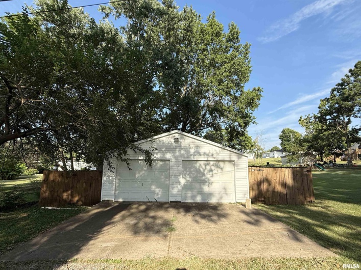 25 MICHIGAN Street, Harrisburg, Illinois 62946, 2 Bedrooms Bedrooms, 0 ,2 BathroomsBathrooms,Residential,For Sale,MICHIGAN,0,RMAEB459245