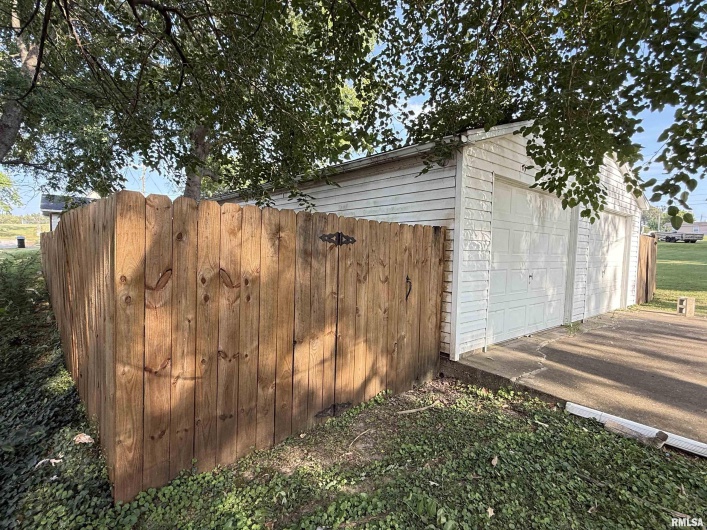 25 MICHIGAN Street, Harrisburg, Illinois 62946, 2 Bedrooms Bedrooms, 0 ,2 BathroomsBathrooms,Residential,For Sale,MICHIGAN,0,RMAEB459245