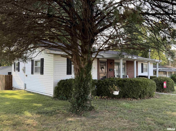 25 MICHIGAN Street, Harrisburg, Illinois 62946, 2 Bedrooms Bedrooms, 0 ,2 BathroomsBathrooms,Residential,For Sale,MICHIGAN,0,RMAEB459245