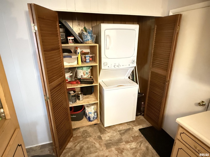 25 MICHIGAN Street, Harrisburg, Illinois 62946, 2 Bedrooms Bedrooms, 0 ,2 BathroomsBathrooms,Residential,For Sale,MICHIGAN,0,RMAEB459245
