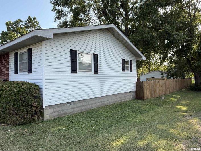 25 MICHIGAN Street, Harrisburg, Illinois 62946, 2 Bedrooms Bedrooms, 0 ,2 BathroomsBathrooms,Residential,For Sale,MICHIGAN,0,RMAEB459245