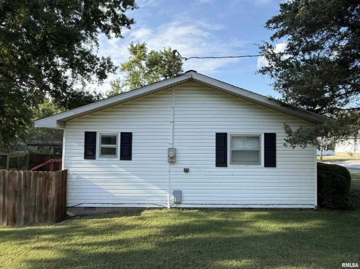 25 MICHIGAN Street, Harrisburg, Illinois 62946, 2 Bedrooms Bedrooms, 0 ,2 BathroomsBathrooms,Residential,For Sale,MICHIGAN,0,RMAEB459245