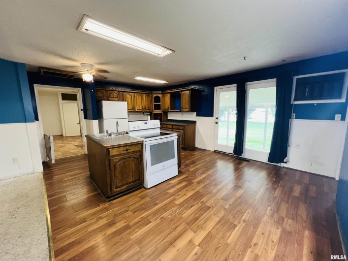 2507 LOCUST Street, Eldorado, Illinois 62930, 3 Bedrooms Bedrooms, 0 ,2 BathroomsBathrooms,Residential,For Sale,LOCUST,0,RMAEB459256