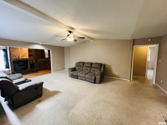 2507 LOCUST Street, Eldorado, Illinois 62930, 3 Bedrooms Bedrooms, 0 ,2 BathroomsBathrooms,Residential,For Sale,LOCUST,0,RMAEB459256