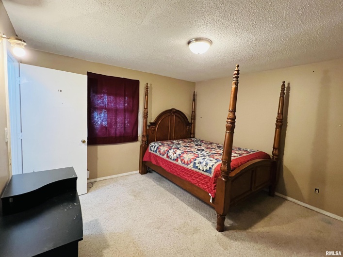 2507 LOCUST Street, Eldorado, Illinois 62930, 3 Bedrooms Bedrooms, 0 ,2 BathroomsBathrooms,Residential,For Sale,LOCUST,0,RMAEB459256