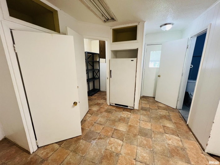 2507 LOCUST Street, Eldorado, Illinois 62930, 3 Bedrooms Bedrooms, 0 ,2 BathroomsBathrooms,Residential,For Sale,LOCUST,0,RMAEB459256