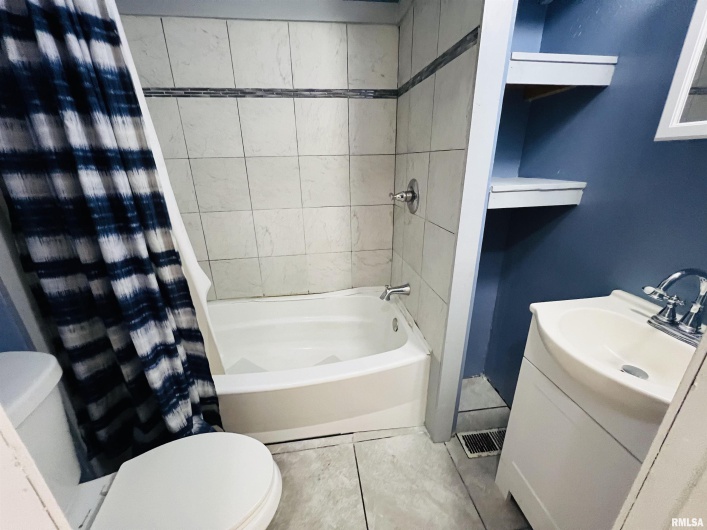 2507 LOCUST Street, Eldorado, Illinois 62930, 3 Bedrooms Bedrooms, 0 ,2 BathroomsBathrooms,Residential,For Sale,LOCUST,0,RMAEB459256