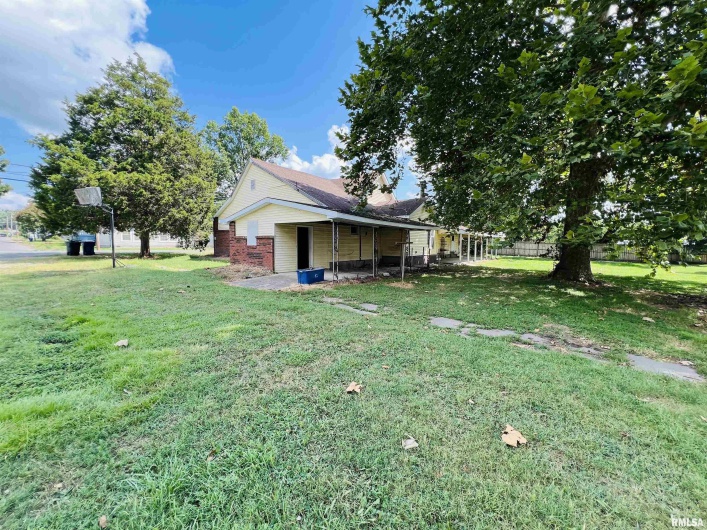 2507 LOCUST Street, Eldorado, Illinois 62930, 3 Bedrooms Bedrooms, 0 ,2 BathroomsBathrooms,Residential,For Sale,LOCUST,0,RMAEB459256