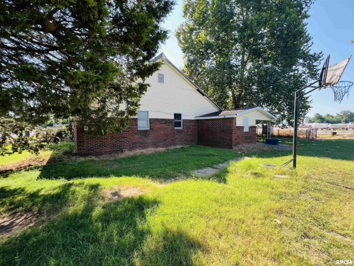 2507 LOCUST Street, Eldorado, Illinois 62930, 3 Bedrooms Bedrooms, 0 ,2 BathroomsBathrooms,Residential,For Sale,LOCUST,0,RMAEB459256