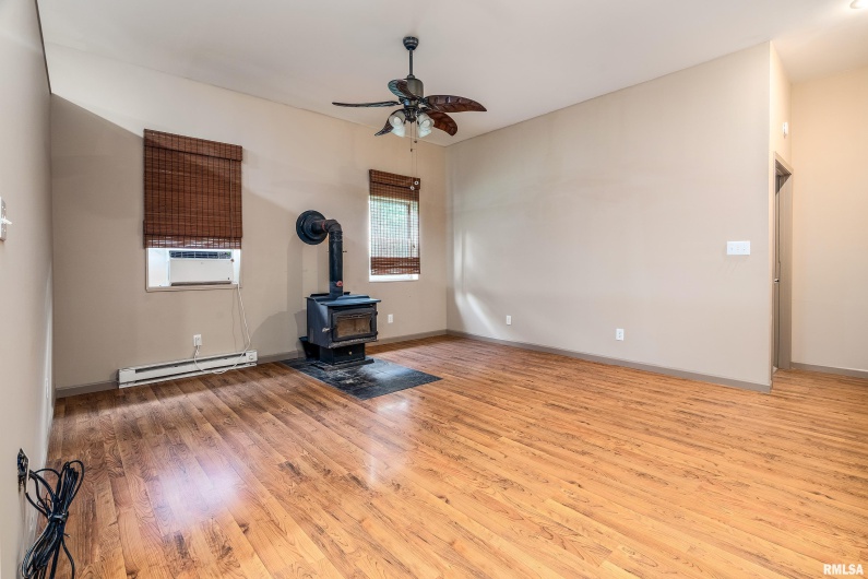 2 Jungle Road, Murphysboro, Illinois 62966, 2 Bedrooms Bedrooms, 0 ,1 BathroomBathrooms,Residential,For Sale,Jungle,0,RMAEB459253