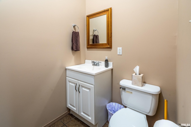2 Jungle Road, Murphysboro, Illinois 62966, 2 Bedrooms Bedrooms, 0 ,1 BathroomBathrooms,Residential,For Sale,Jungle,0,RMAEB459253