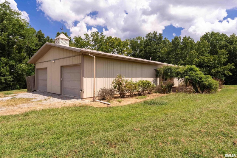 2 Jungle Road, Murphysboro, Illinois 62966, 2 Bedrooms Bedrooms, 0 ,1 BathroomBathrooms,Residential,For Sale,Jungle,0,RMAEB459253