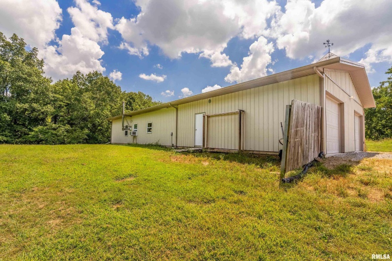 2 Jungle Road, Murphysboro, Illinois 62966, 2 Bedrooms Bedrooms, 0 ,1 BathroomBathrooms,Residential,For Sale,Jungle,0,RMAEB459253
