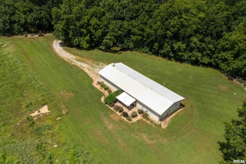 2 Jungle Road, Murphysboro, Illinois 62966, 2 Bedrooms Bedrooms, 0 ,1 BathroomBathrooms,Residential,For Sale,Jungle,0,RMAEB459253