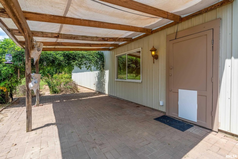 2 Jungle Road, Murphysboro, Illinois 62966, 2 Bedrooms Bedrooms, 0 ,1 BathroomBathrooms,Residential,For Sale,Jungle,0,RMAEB459253