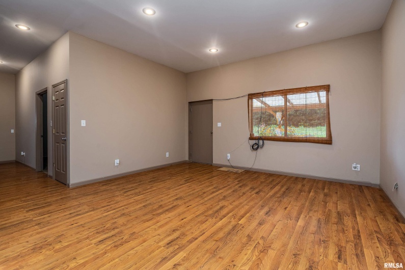 2 Jungle Road, Murphysboro, Illinois 62966, 2 Bedrooms Bedrooms, 0 ,1 BathroomBathrooms,Residential,For Sale,Jungle,0,RMAEB459253
