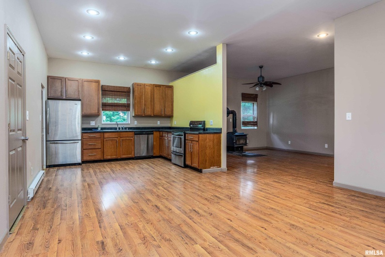 2 Jungle Road, Murphysboro, Illinois 62966, 2 Bedrooms Bedrooms, 0 ,1 BathroomBathrooms,Residential,For Sale,Jungle,0,RMAEB459253