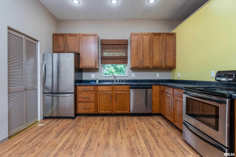 2 Jungle Road, Murphysboro, Illinois 62966, 2 Bedrooms Bedrooms, 0 ,1 BathroomBathrooms,Residential,For Sale,Jungle,0,RMAEB459253