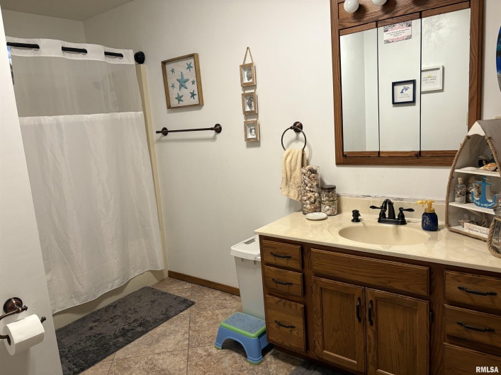 605 GEORGE Street, Ava, Illinois 62907, 4 Bedrooms Bedrooms, 0 ,3 BathroomsBathrooms,Residential,For Sale,GEORGE,0,RMAEB459261
