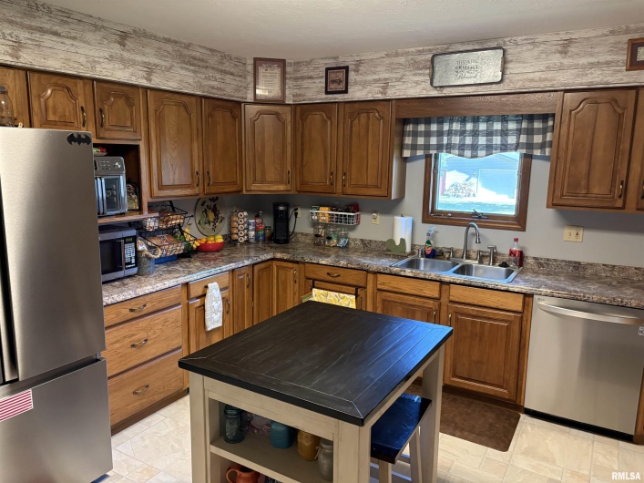 605 GEORGE Street, Ava, Illinois 62907, 4 Bedrooms Bedrooms, 0 ,3 BathroomsBathrooms,Residential,For Sale,GEORGE,0,RMAEB459261