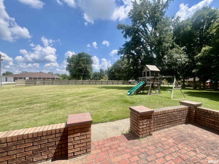 9 BRIAN Drive, Metropolis, Illinois 62960, 5 Bedrooms Bedrooms, 0 ,3 BathroomsBathrooms,Residential,For Sale,BRIAN,0,RMAEB459254