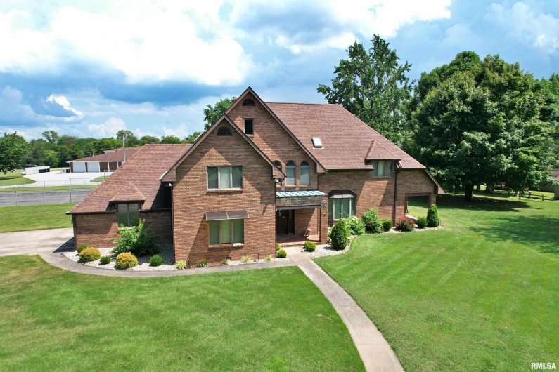 9 BRIAN Drive, Metropolis, Illinois 62960, 5 Bedrooms Bedrooms, 0 ,3 BathroomsBathrooms,Residential,For Sale,BRIAN,0,RMAEB459254