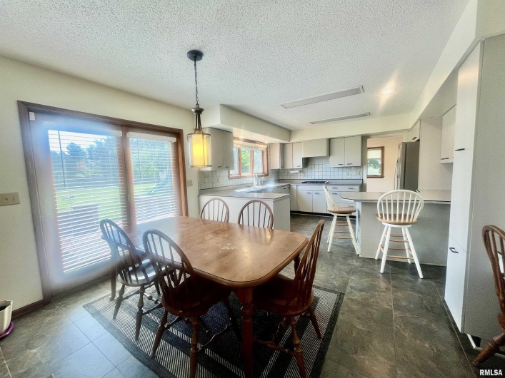 9 BRIAN Drive, Metropolis, Illinois 62960, 5 Bedrooms Bedrooms, 0 ,3 BathroomsBathrooms,Residential,For Sale,BRIAN,0,RMAEB459254