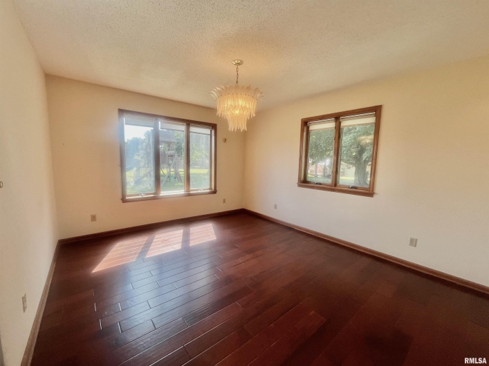 9 BRIAN Drive, Metropolis, Illinois 62960, 5 Bedrooms Bedrooms, 0 ,3 BathroomsBathrooms,Residential,For Sale,BRIAN,0,RMAEB459254