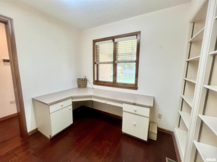 9 BRIAN Drive, Metropolis, Illinois 62960, 5 Bedrooms Bedrooms, 0 ,3 BathroomsBathrooms,Residential,For Sale,BRIAN,0,RMAEB459254