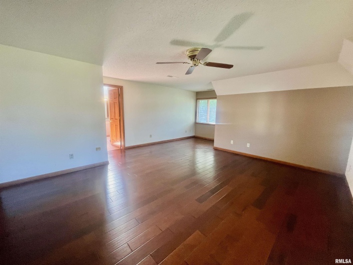 9 BRIAN Drive, Metropolis, Illinois 62960, 5 Bedrooms Bedrooms, 0 ,3 BathroomsBathrooms,Residential,For Sale,BRIAN,0,RMAEB459254