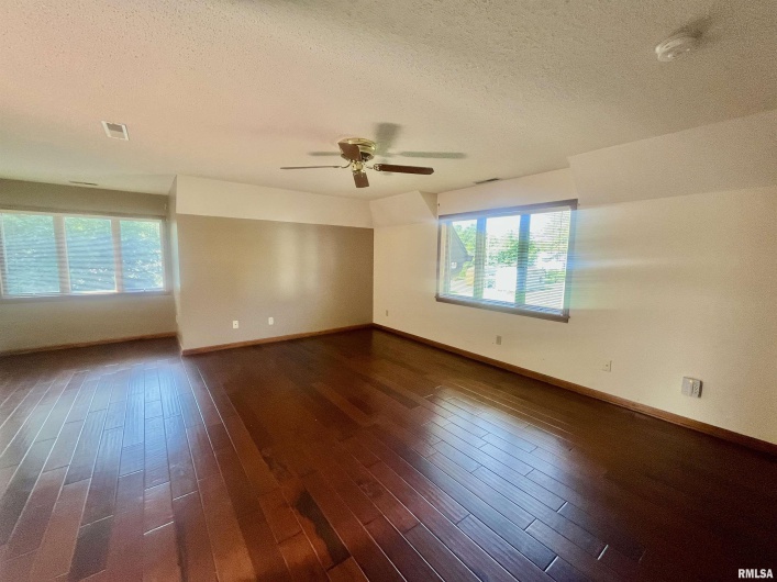 9 BRIAN Drive, Metropolis, Illinois 62960, 5 Bedrooms Bedrooms, 0 ,3 BathroomsBathrooms,Residential,For Sale,BRIAN,0,RMAEB459254
