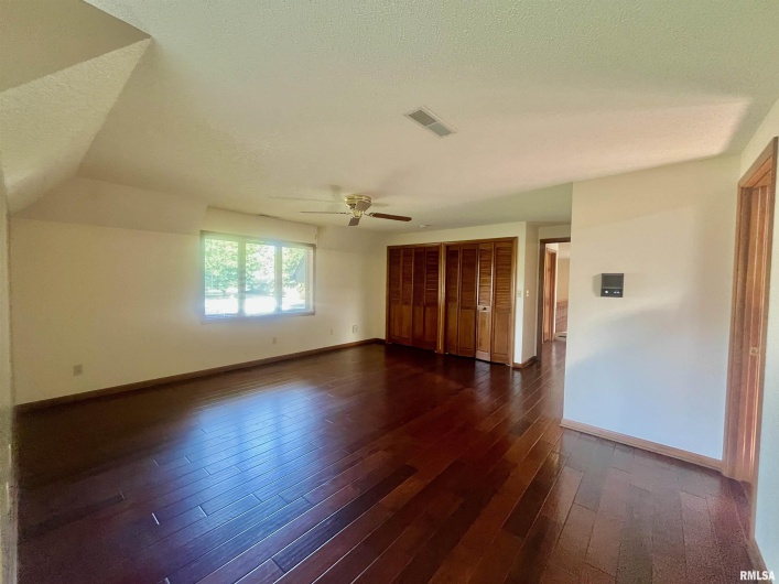 9 BRIAN Drive, Metropolis, Illinois 62960, 5 Bedrooms Bedrooms, 0 ,3 BathroomsBathrooms,Residential,For Sale,BRIAN,0,RMAEB459254