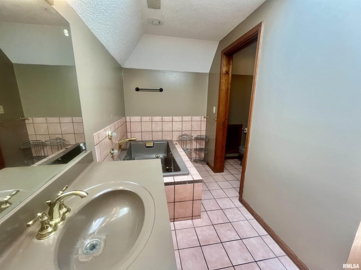 9 BRIAN Drive, Metropolis, Illinois 62960, 5 Bedrooms Bedrooms, 0 ,3 BathroomsBathrooms,Residential,For Sale,BRIAN,0,RMAEB459254