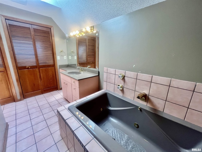9 BRIAN Drive, Metropolis, Illinois 62960, 5 Bedrooms Bedrooms, 0 ,3 BathroomsBathrooms,Residential,For Sale,BRIAN,0,RMAEB459254